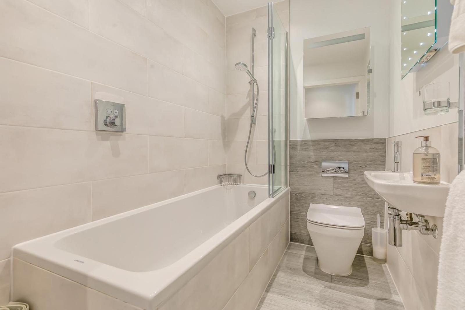 8 Woolacombe West - Luxury Apartment At Byron Woolacombe, Only 4 Minute Walk To Woolacombe Beach! Eksteriør billede